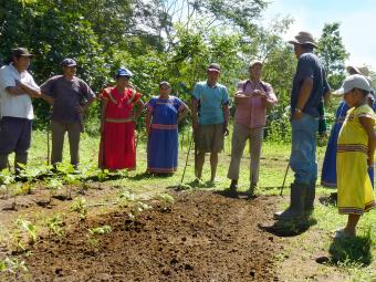 Agronomist Hojier holding a seminar
